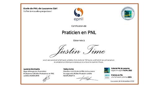 Photo illustrant le sujet : matériel de formation pour la formule succès – 3 certifications – PNL – Coaching – Hypnose – cahier et accès cloud – epnll - Ecole de PNL de Lausanne