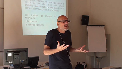 Photo illustrant le sujet : masterclass en vidéo - perfectionnement – Coach de vie professionnel - epnll - Ecole de PNL de Lausanne